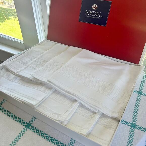 Vintage Nydel White Cotton Tablecloth and Matching Napkin Service for Eight - Picture 2 of 16
